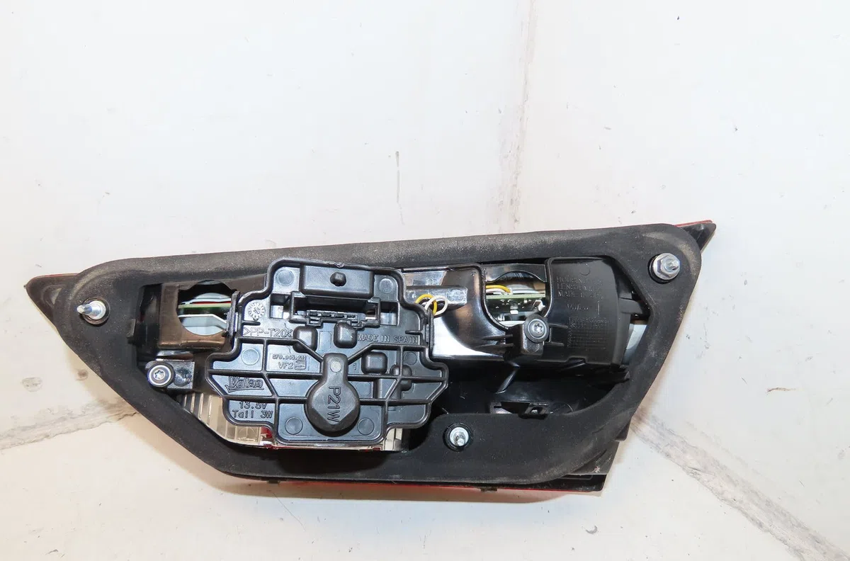 Feu arrière interieur gauche Seat LEON ST (5F8) 2.0 tdi (2013-2018) occasion