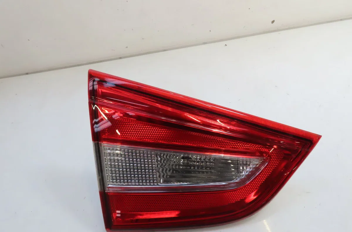 Feu arrière interieur gauche SUZUKI SX4 occasion