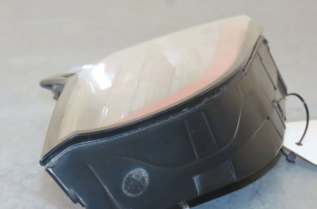 Feu arrière interieur gauche Tesla MODEL Y (5YJY) Ev (2019) occasion