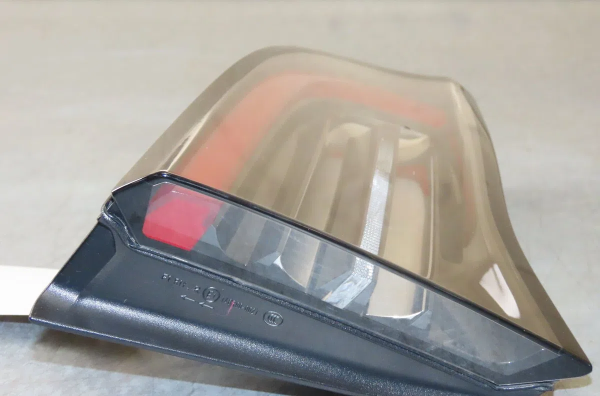 Feu arrière interieur gauche Tesla MODEL Y (5YJY) Ev (2019) occasion