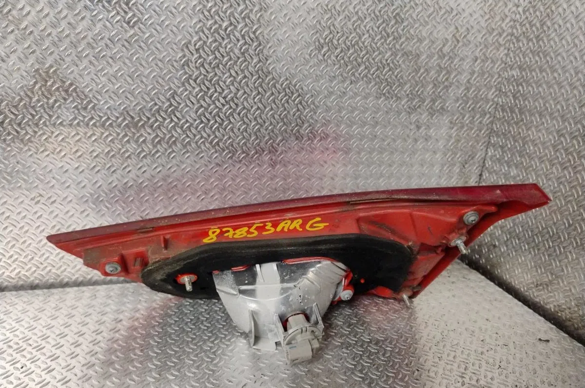 Feu arrière interieur gauche Toyota AURIS Break (_E18_) 1.8 hybrid (zwe186_) (2013-2018) occasion