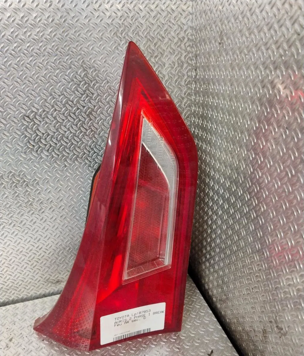 Feu arrière interieur gauche Toyota AURIS Break (_E18_) 1.8 hybrid (zwe186_) (2013-2018) occasion