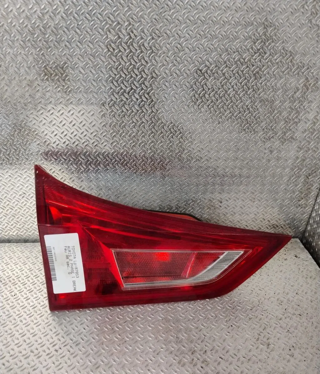 Feu arrière interieur gauche Toyota AURIS Break (_E18_) 1.8 hybrid (zwe186_) (2013-2018) occasion
