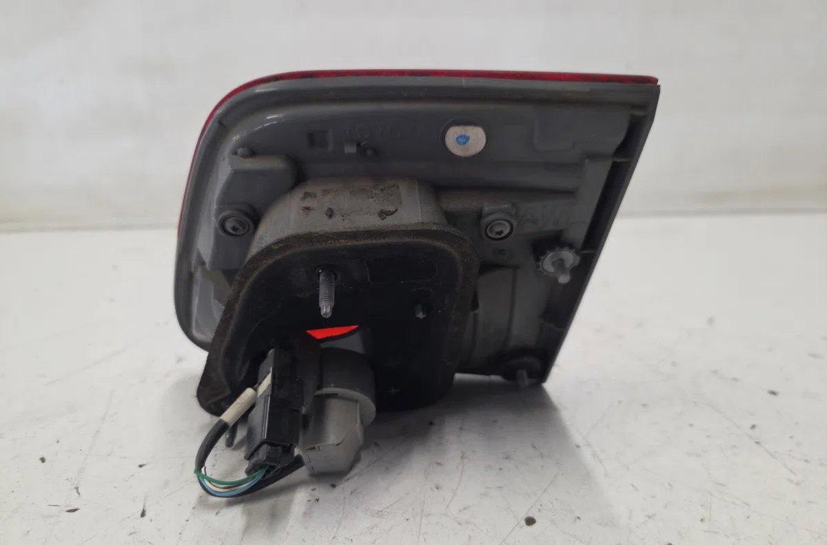 Feu arrière interieur gauche TOYOTA AVENSIS 3 PHASE 2 BREAK occasion