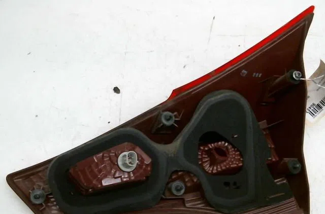 Feu arrière interieur gauche Toyota RAV 4 IV (_A4_) 2.0 d (ala40_) (2012-2018) occasion