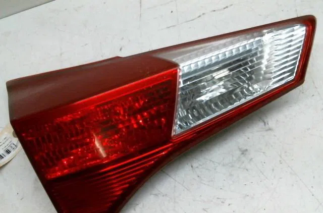 Feu arrière interieur gauche Toyota RAV 4 IV (_A4_) 2.0 d (ala40_) (2012-2018) occasion