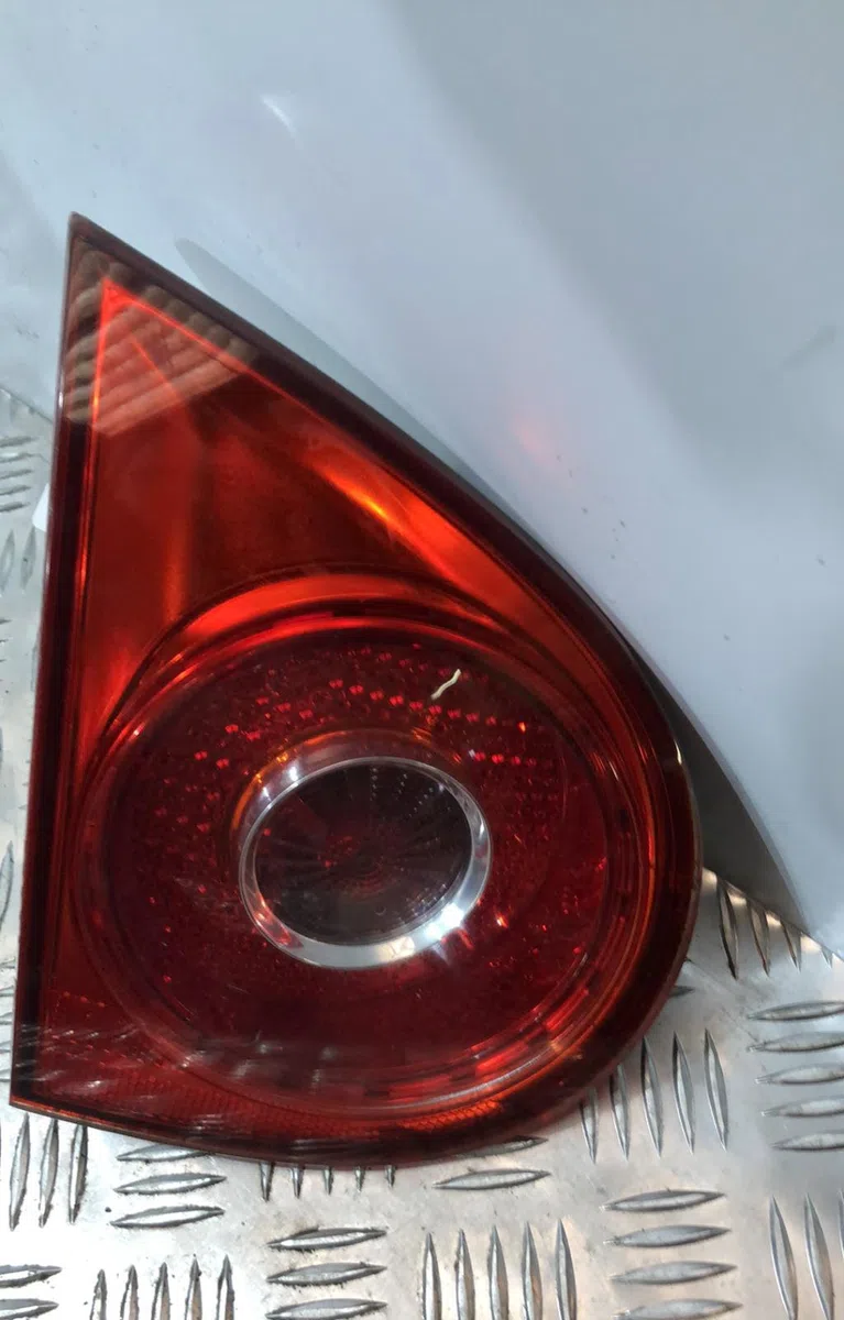 Feu arrière interieur gauche VOLKSWAGEN GOLF 5 occasion