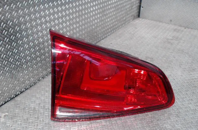 Feu arrière interieur gauche VOLKSWAGEN GOLF 7  GOLF 7 PHASE 1 occasion