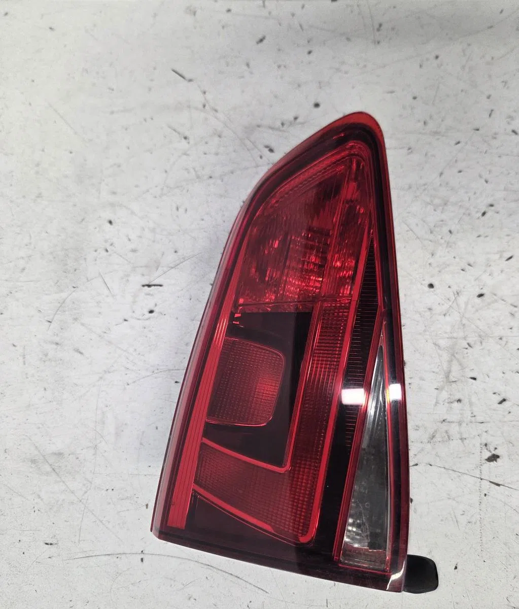 Feu arrière interieur gauche VOLKSWAGEN GOLF 7 PHASE 1 occasion