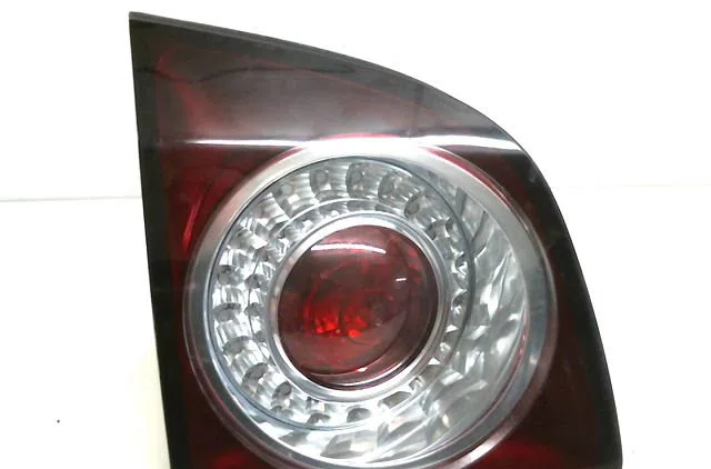 Feu arrière interieur gauche Volkswagen GOLF PLUS V (5M1, 521) 1.9 tdi (2005-2009) 5 portes occasion