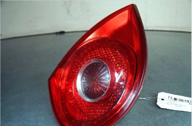 Feu arrière interieur gauche Volkswagen GOLF V (1K1) 1.9 tdi (2003-2008) 5 portes occasion