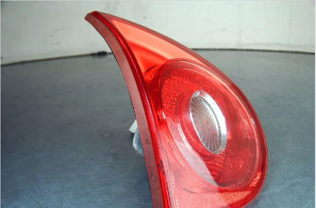 Feu arrière interieur gauche Volkswagen GOLF V (1K1) 1.9 tdi (2003-2008) 5 portes occasion