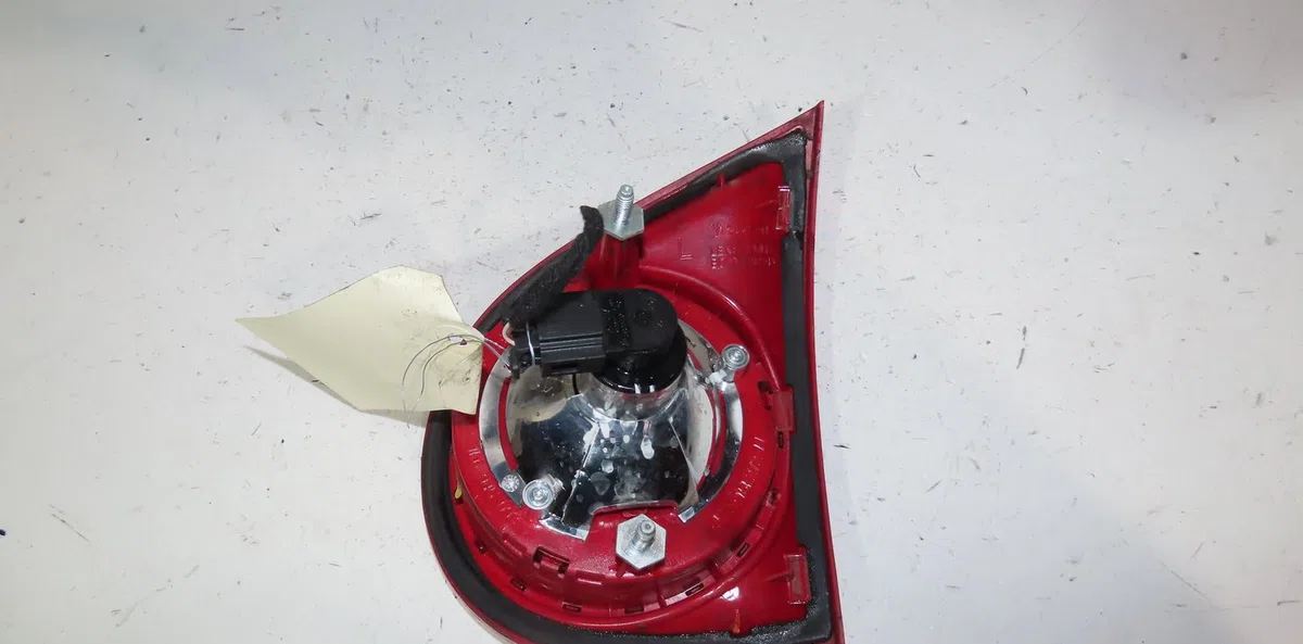Feu arrière interieur gauche Volkswagen GOLF V (1K1) 1.9 tdi (2003-2008) occasion