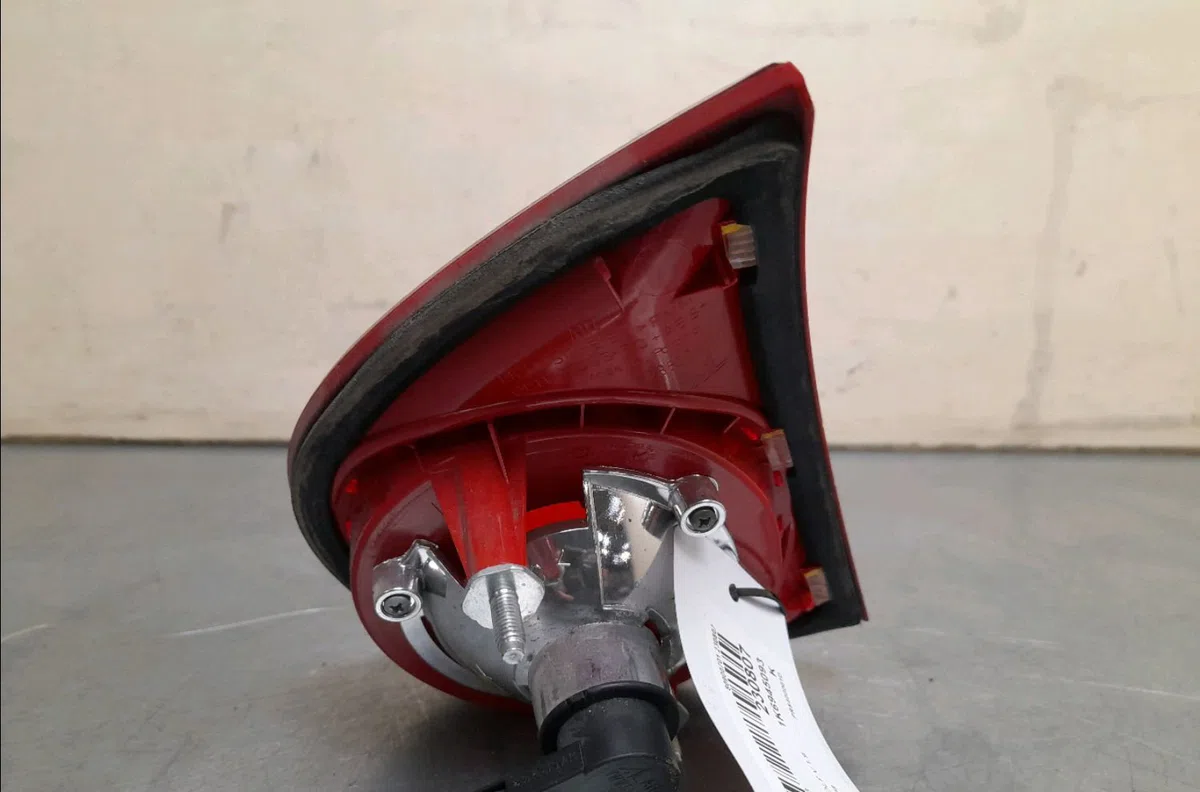 Feu arrière interieur gauche Volkswagen GOLF V (1K1) 1.9 tdi (2003-2008) occasion