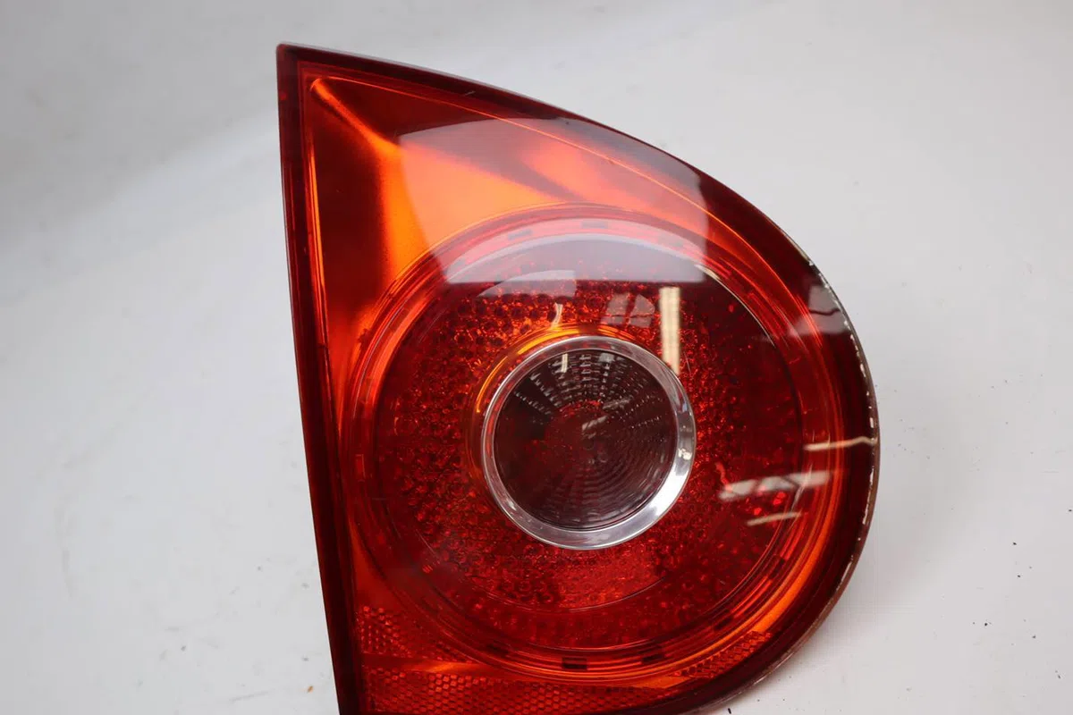 Feu arrière interieur gauche Volkswagen GOLF V (1K1) 2.0 tdi 16v (2003-2008) occasion
