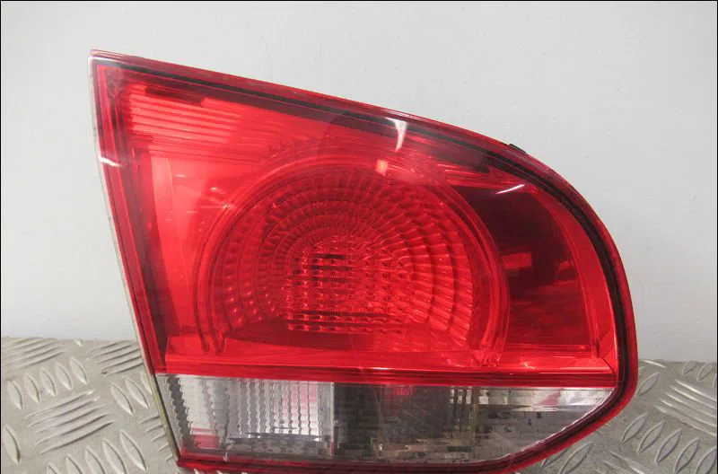 Feu arrière interieur gauche Volkswagen GOLF VI (5K1) 1.6 tdi (2009-2012) 5 portes occasion