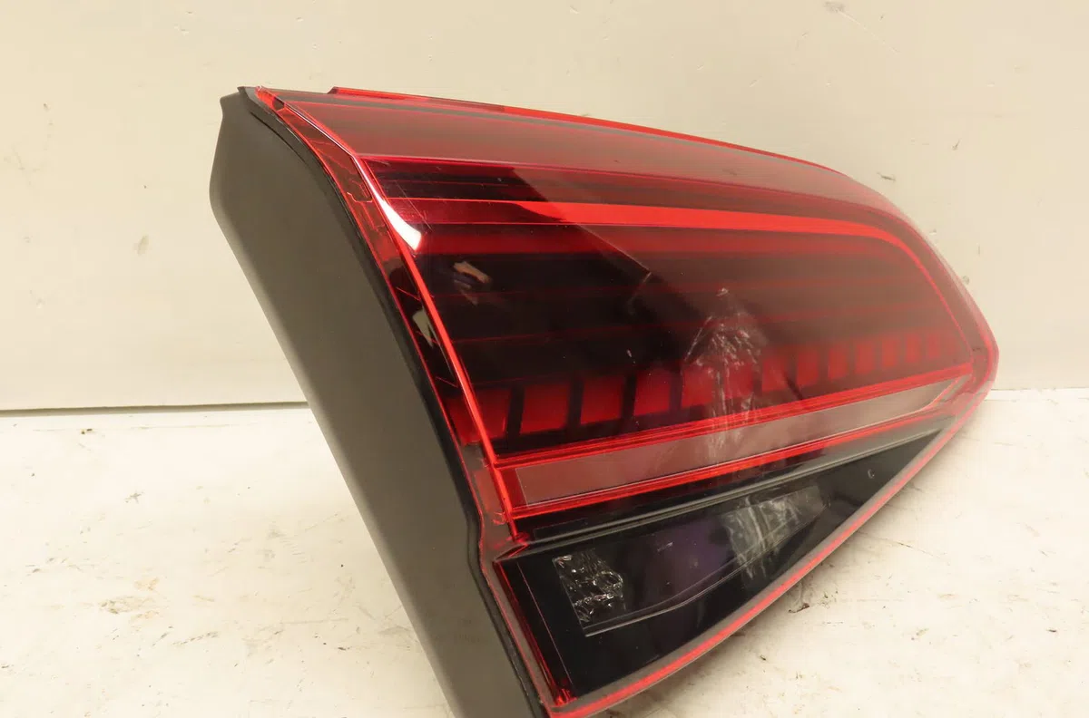Feu arrière interieur gauche Volkswagen GOLF VII (5G1, BQ1, BE1, BE2) 1.4 gte hybrid (2014-2020) occasion
