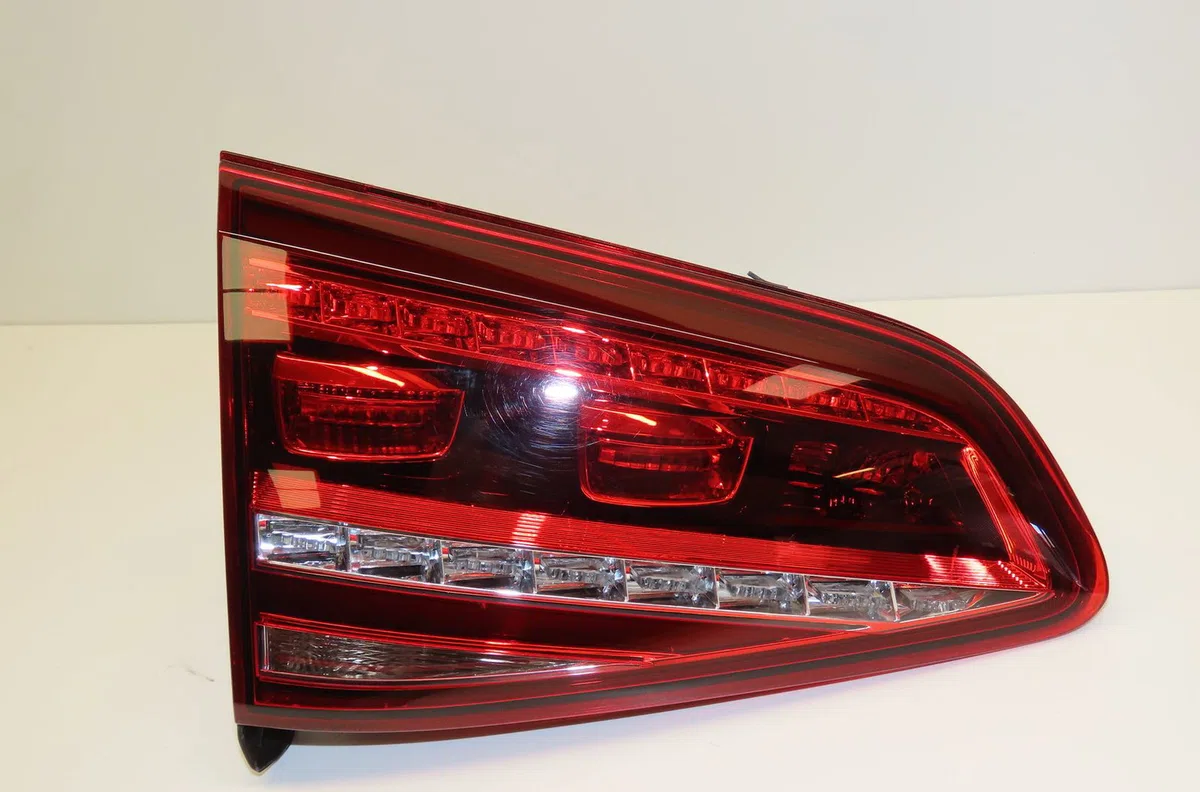 Feu arrière interieur gauche Volkswagen GOLF VII (5G1, BQ1, BE1, BE2) 1.4 tsi (2014-2020) occasion