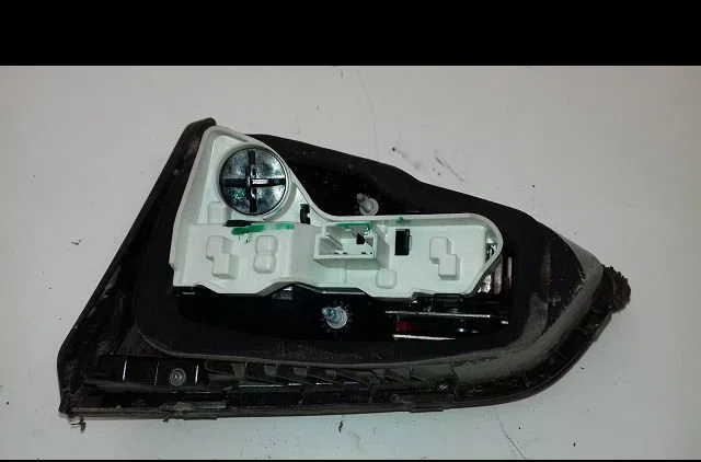 Feu arrière interieur gauche Volkswagen GOLF VII (5G1, BQ1, BE1, BE2) 1.6 tdi (2012-2017) occasion