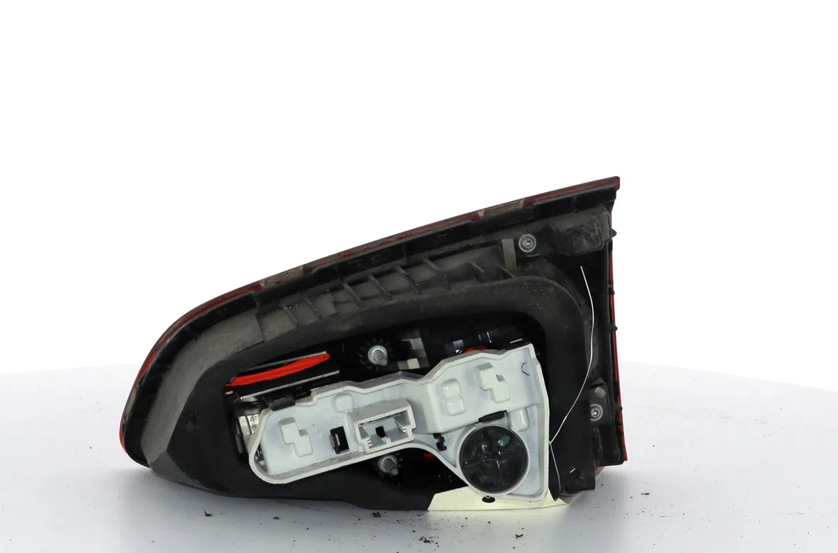 Feu arrière interieur gauche Volkswagen GOLF VII (5G1, BQ1, BE1, BE2) 1.6 tdi (2012-2017) occasion