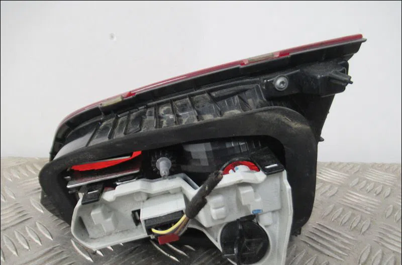Feu arrière interieur gauche Volkswagen GOLF VII (5G1, BQ1, BE1, BE2) 2.0 tdi (2012-2020) 5 portes occasion