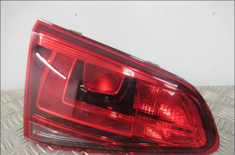 Feu arrière interieur gauche Volkswagen GOLF VII (5G1, BQ1, BE1, BE2) 2.0 tdi (2012-2020) 5 portes occasion