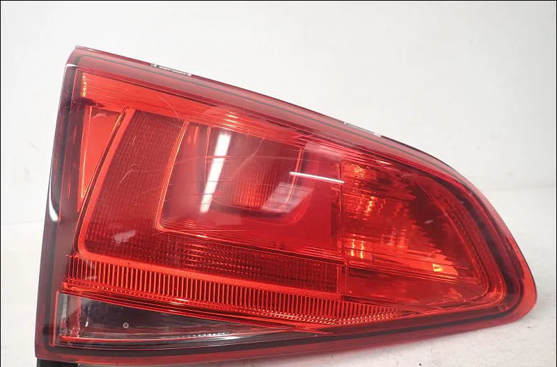 Feu arrière interieur gauche VOLKSWAGEN GOLF VII occasion