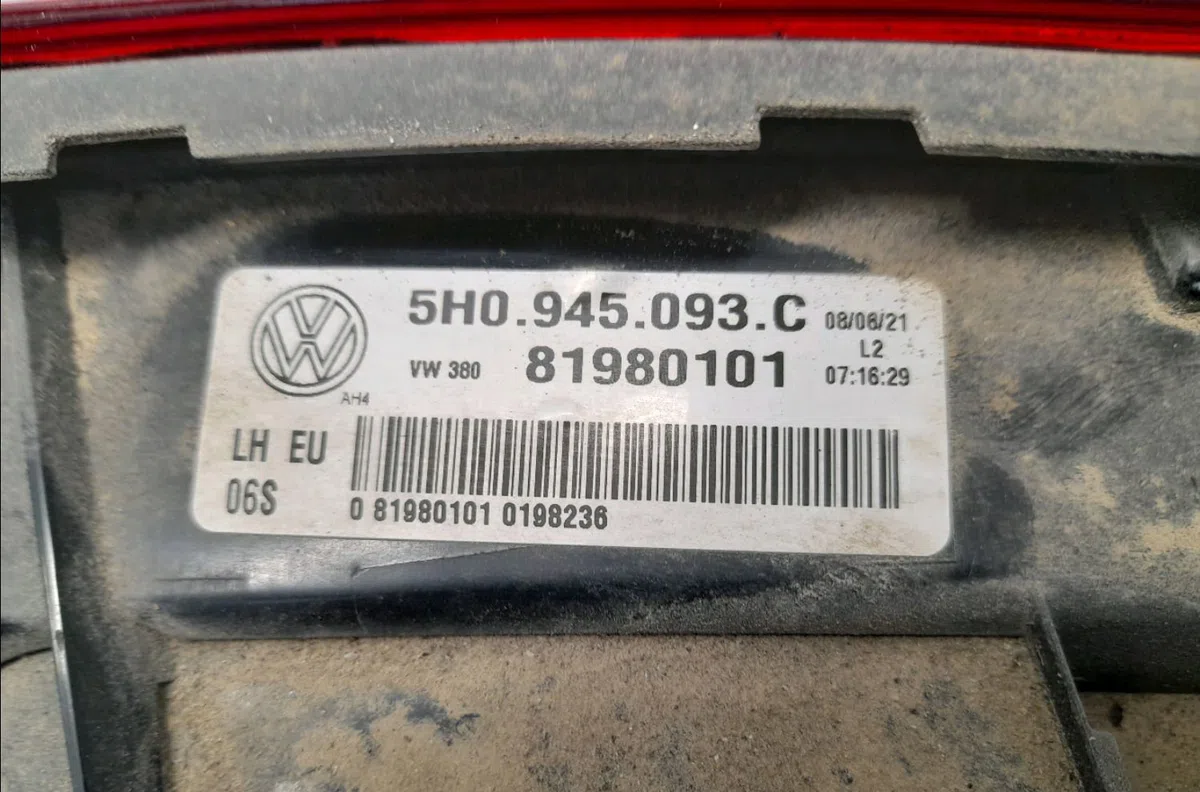 Feu arrière interieur gauche Volkswagen GOLF VIII (CD1) 1.0 etsi (2020) occasion