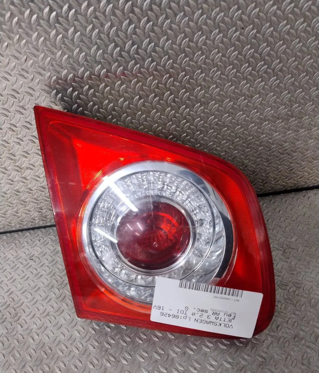 Feu arrière interieur gauche VOLKSWAGEN JETTA 3 occasion