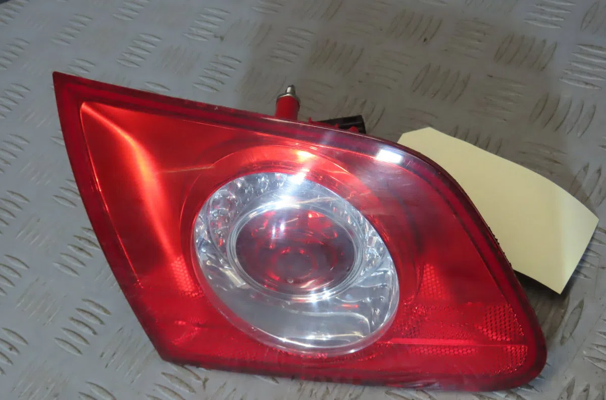 Feu arrière interieur gauche VOLKSWAGEN PASSAT 2006 occasion
