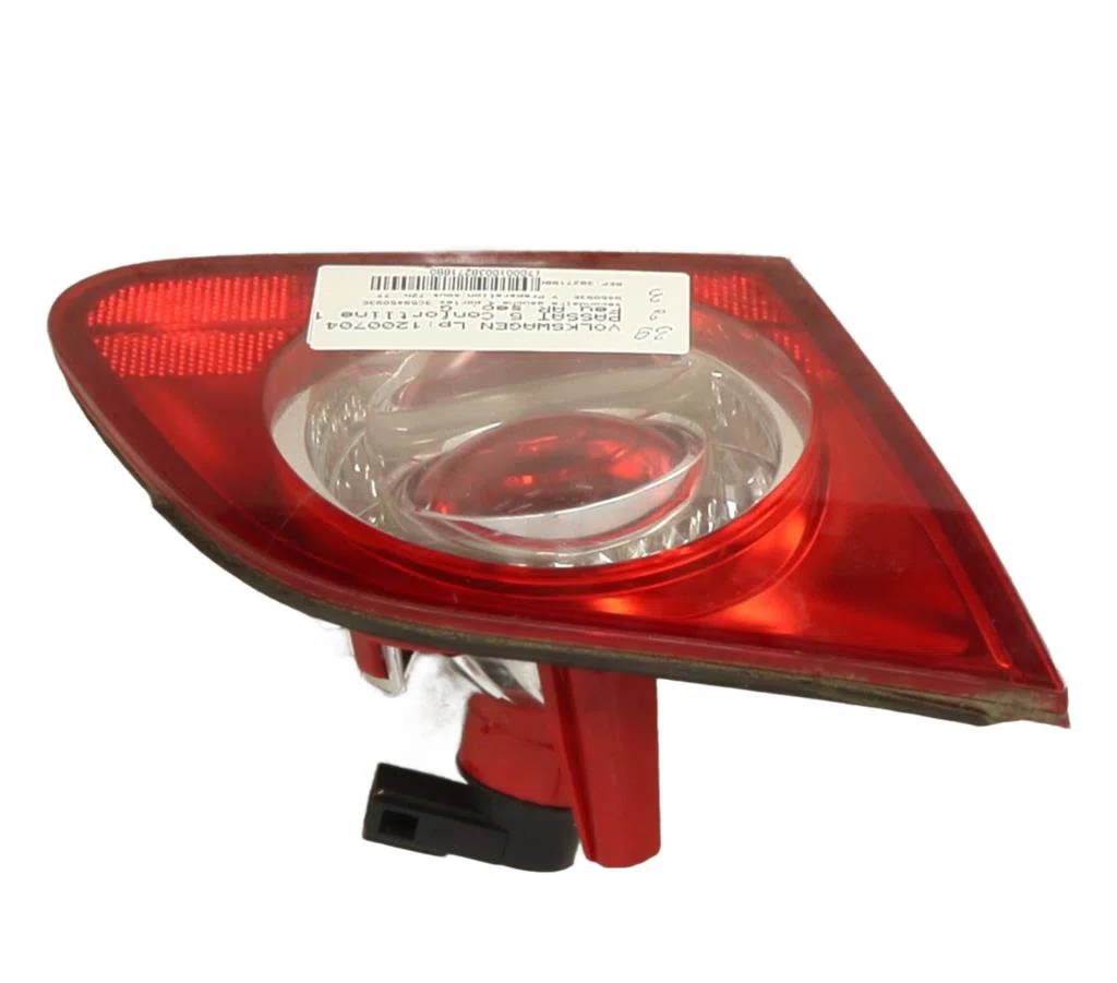 Feu arrière interieur gauche VOLKSWAGEN PASSAT 5  PASSAT 5 occasion