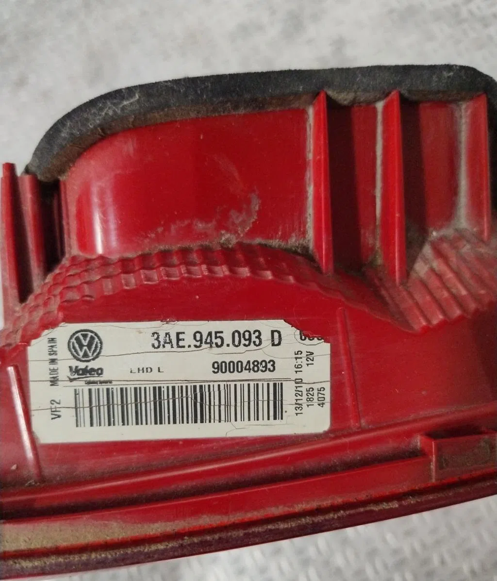 Feu arrière interieur gauche VOLKSWAGEN PASSAT 6  PASSAT 6 occasion