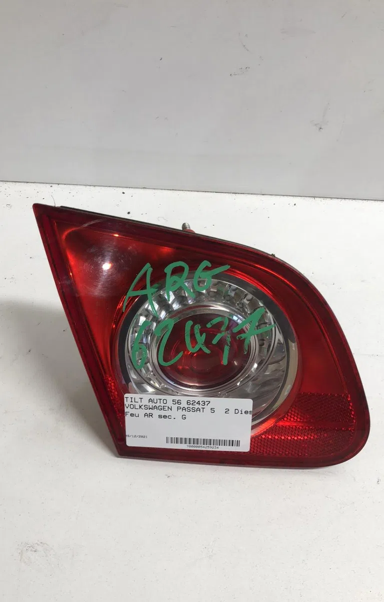 Feu arrière interieur gauche Volkswagen PASSAT B6 (3C2) 2.0 tdi 16v (2005-2010) occasion