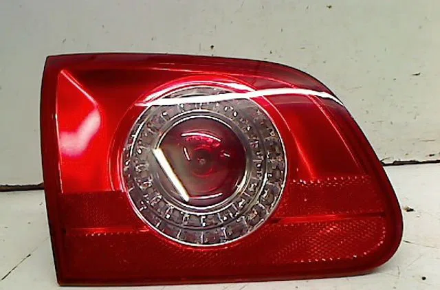 Feu arrière interieur gauche Volkswagen PASSAT B6 Variant (3C5) 2.0 tdi (2005-2010) 5 portes occasion