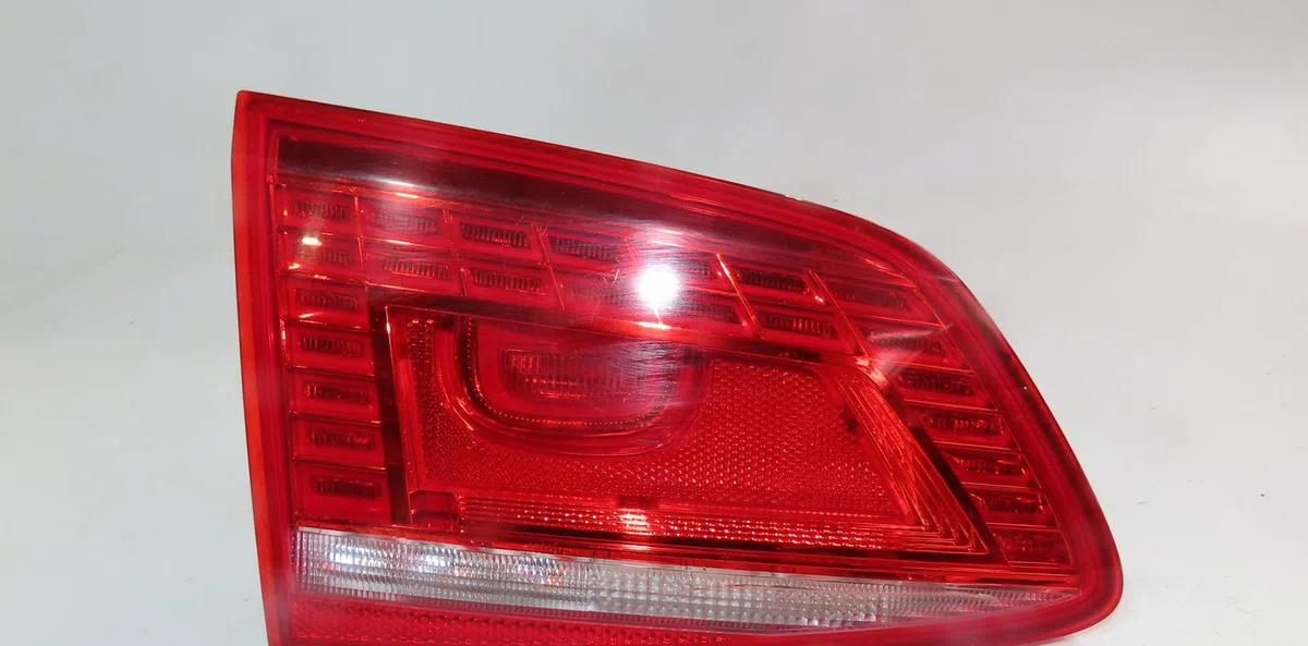 Feu arrière interieur gauche Volkswagen PASSAT B7 Variant (365) 2.0 tdi (2010-2014) occasion