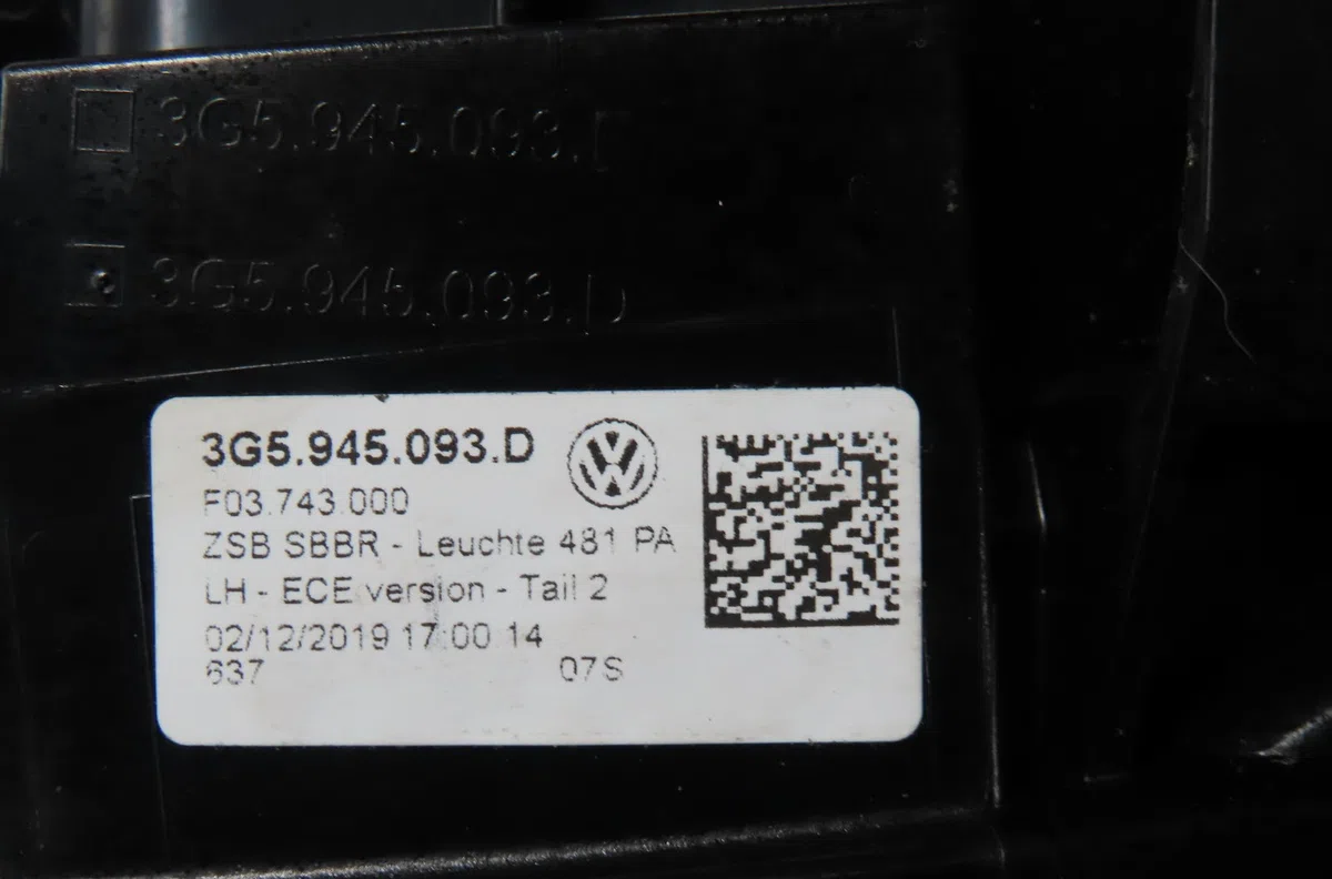 Feu arrière interieur gauche Volkswagen PASSAT B8 (3G2, CB2) 1.6 tdi (2014) occasion