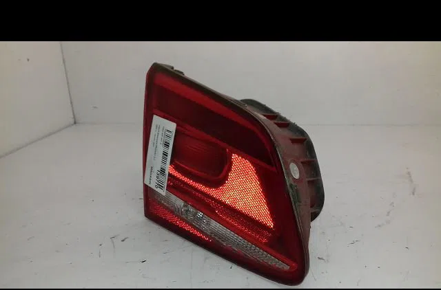 Feu arrière interieur gauche VOLKSWAGEN PASSAT occasion