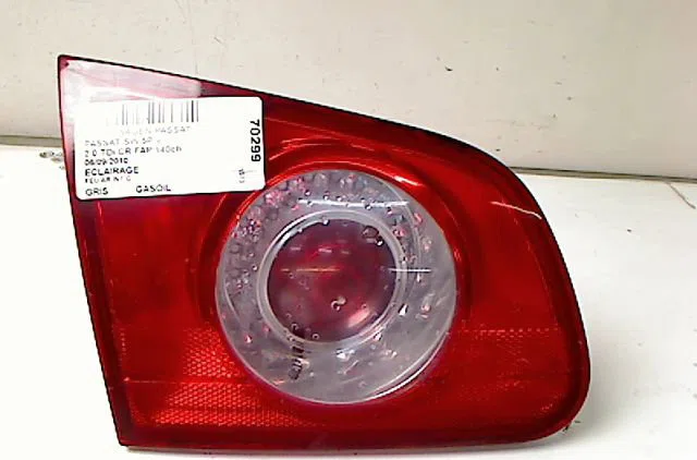 Feu arrière interieur gauche VOLKSWAGEN PASSAT V 2010 occasion