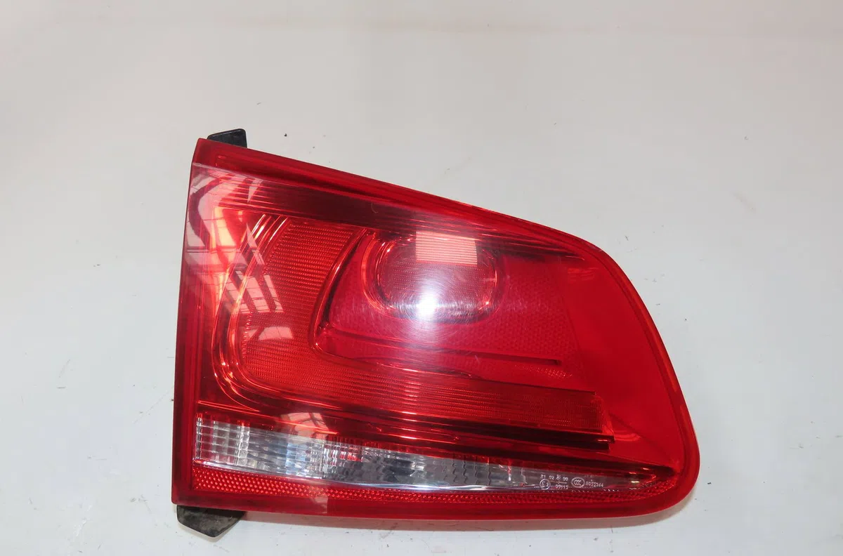 Feu arrière interieur gauche Volkswagen TOUAREG (7P5, 7P6) 3.0 v6 tdi (2010-2018) occasion