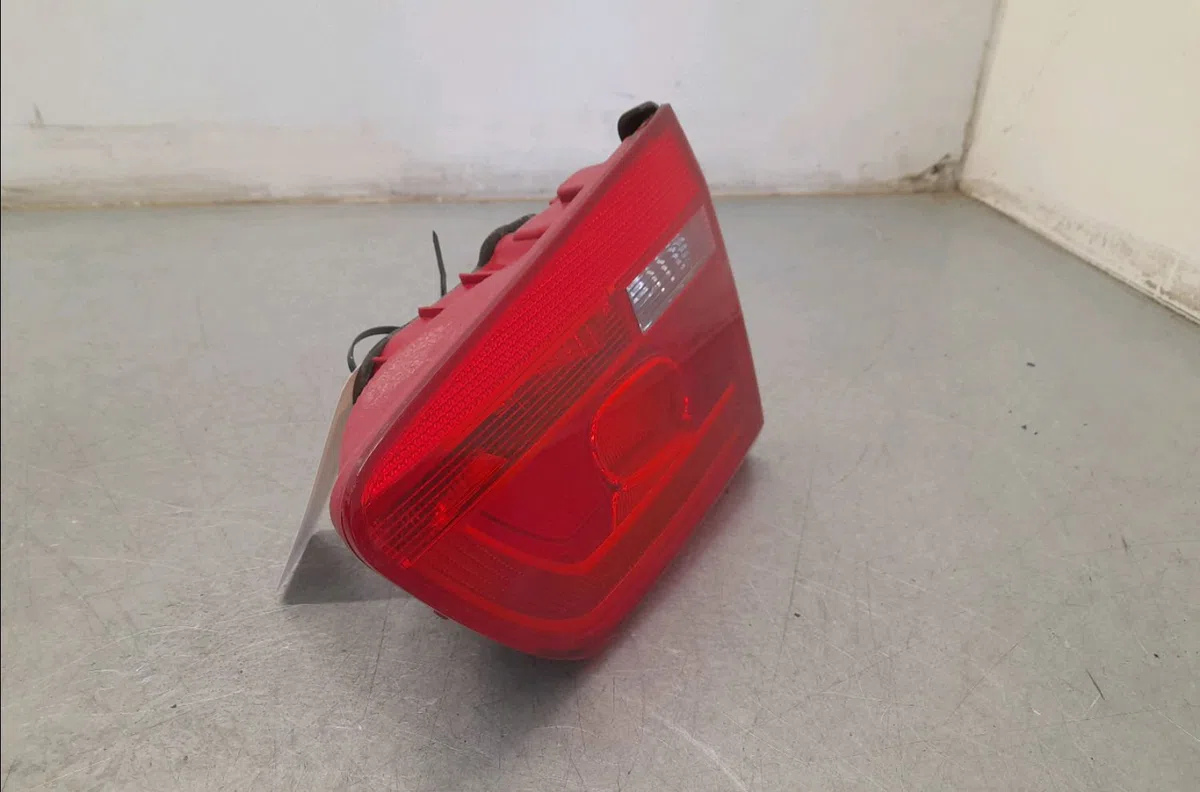 Feu arrière interieur gauche Volkswagen TOURAN (1T3) 1.6 tdi (2010-2015) 5 portes occasion