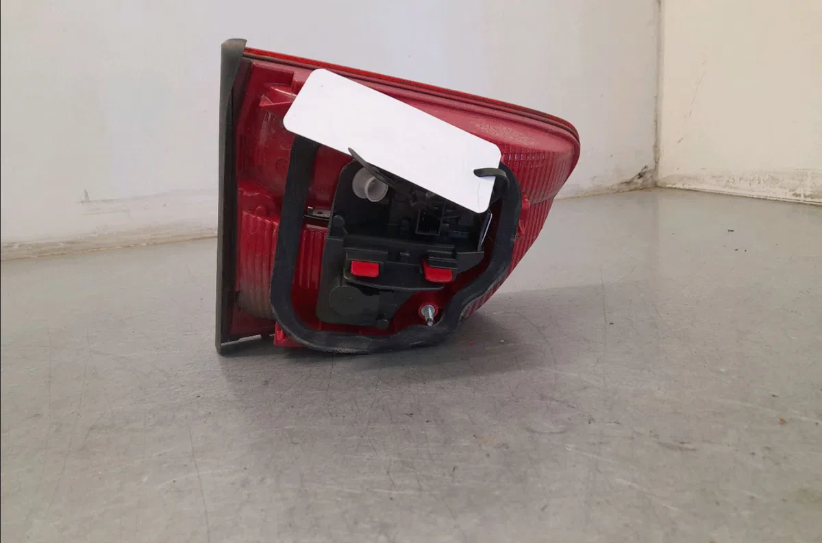 Feu arrière interieur gauche Volkswagen TOURAN (1T3) 1.6 tdi (2010-2015) 5 portes occasion