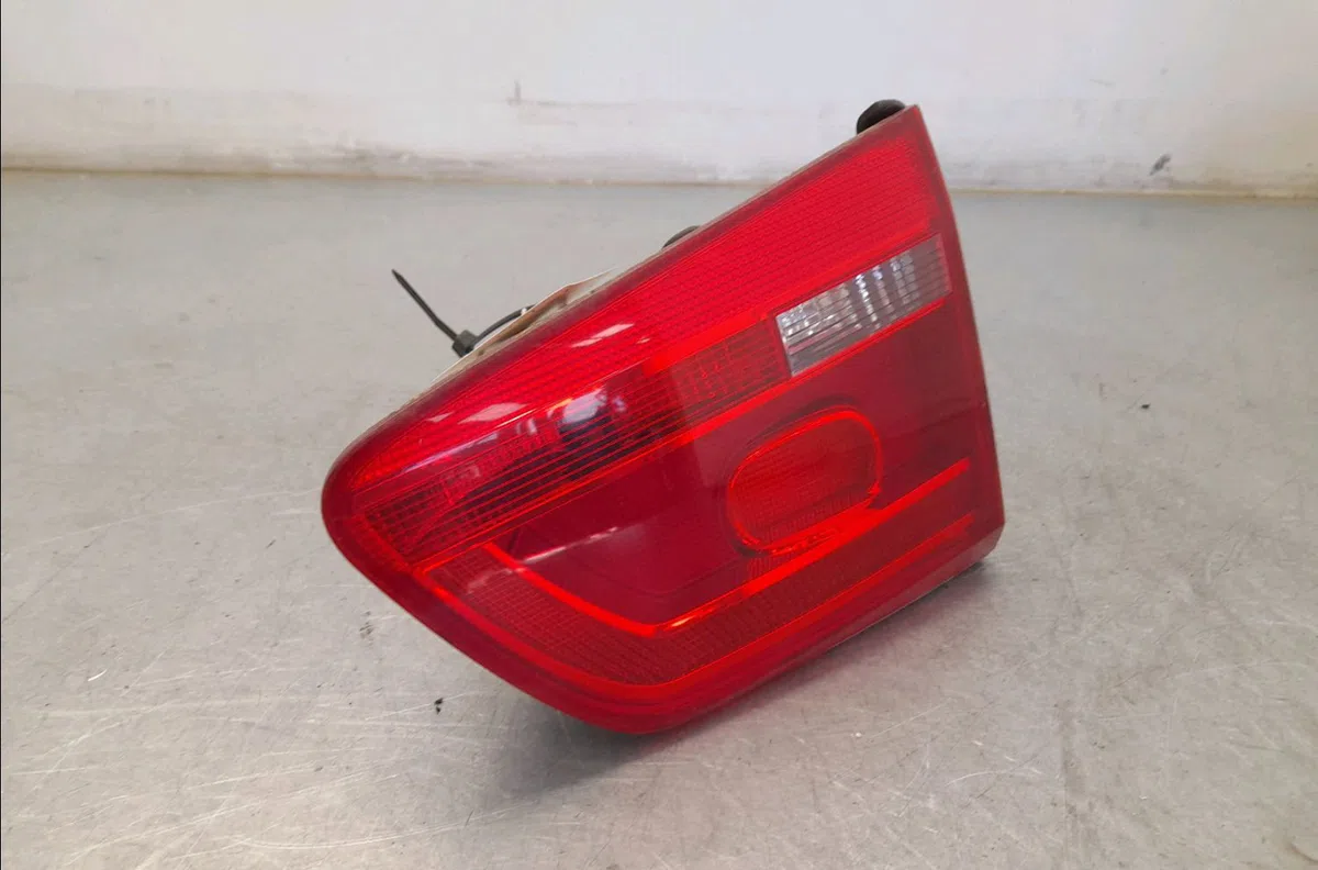 Feu arrière interieur gauche Volkswagen TOURAN (1T3) 2.0 tdi (2010-2015) 5 portes occasion