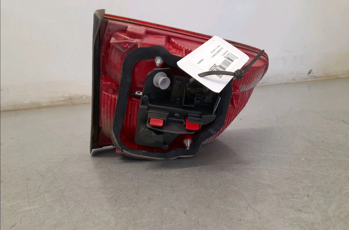 Feu arrière interieur gauche Volkswagen TOURAN (1T3) 2.0 tdi (2010-2015) 5 portes occasion