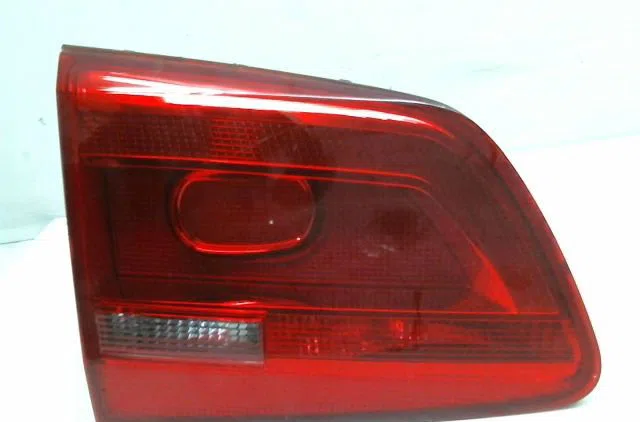 Feu arrière interieur gauche VOLKSWAGEN TOURAN occasion