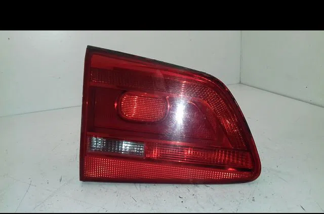 Feu arrière interieur gauche VOLKSWAGEN TOURAN occasion