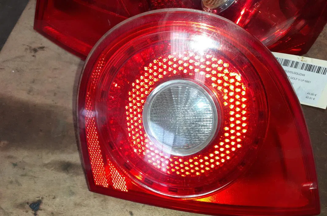 Feu arrière interieur gauche VOLKSWAGEN VW GOLF occasion