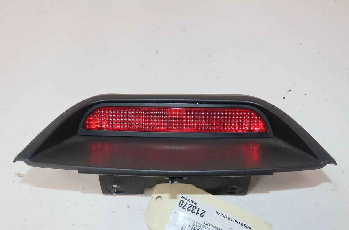 Feux stop supplementaire Dacia LOGAN II 1.5 dci - blue dci 75 (2012) occasion