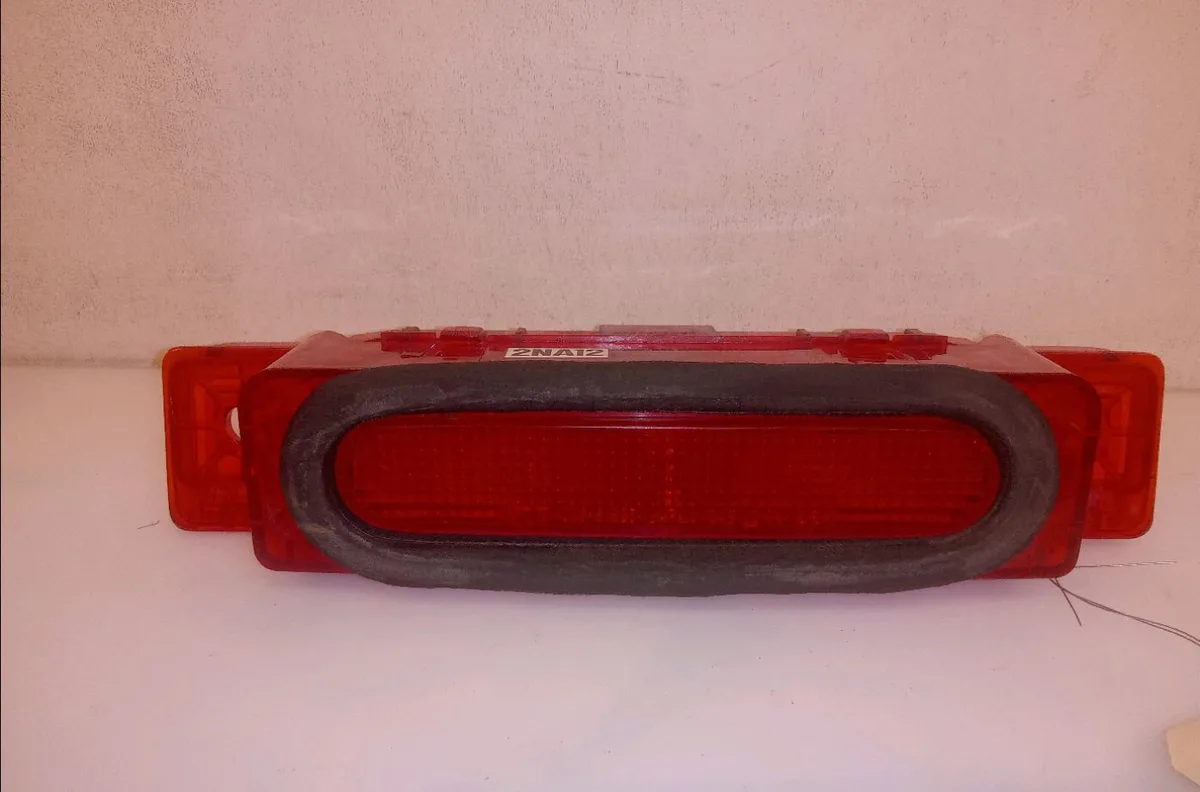 Feux stop supplementaire Mazda 626 V Hatchback (GF) 1.8 (gf8p) (1997-1999) occasion