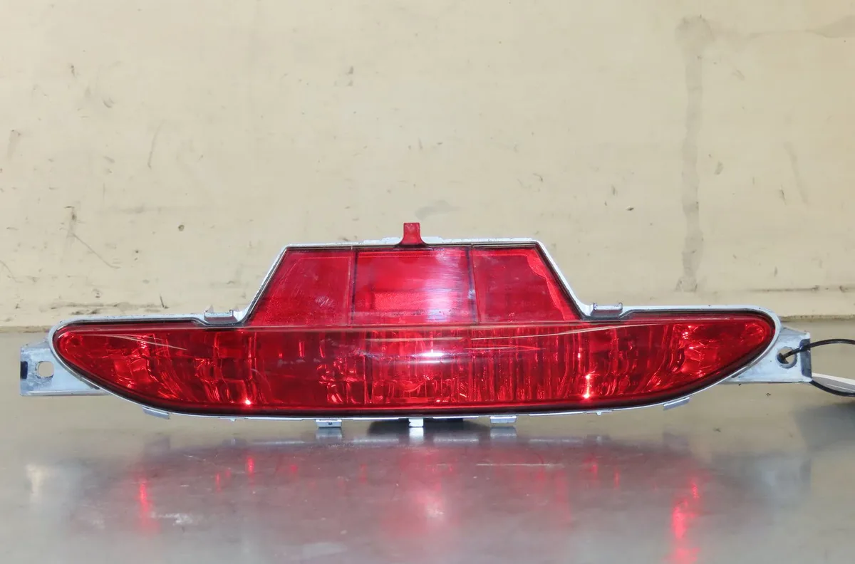 Feux stop supplementaire Peugeot 208 II (UB_, UP_, UW_, UJ_) 1.2 puretech 75 (2019) occasion