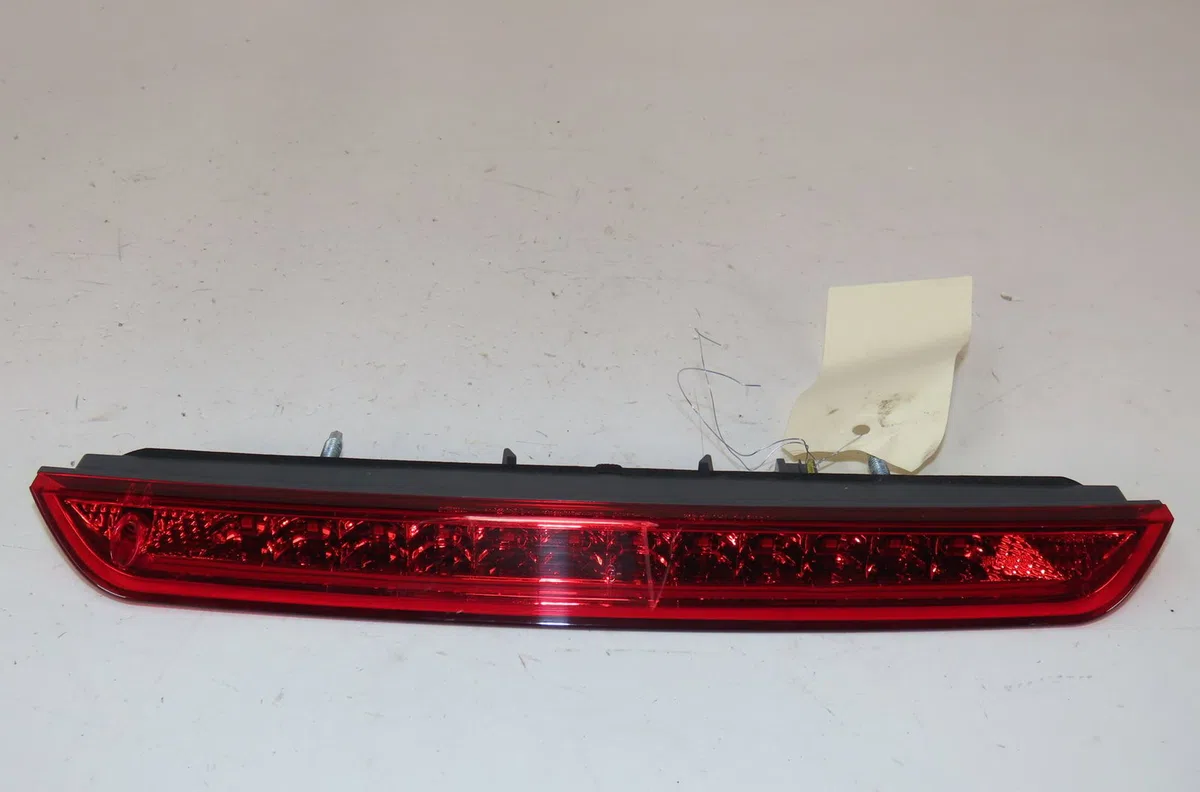Feux stop supplementaire Peugeot 5008 II (MC_, MJ_, MR_, M4_) 1.5 bluehdi 130 (mcyhzj, mcyhzr, mcyhzx) (2018) occasion